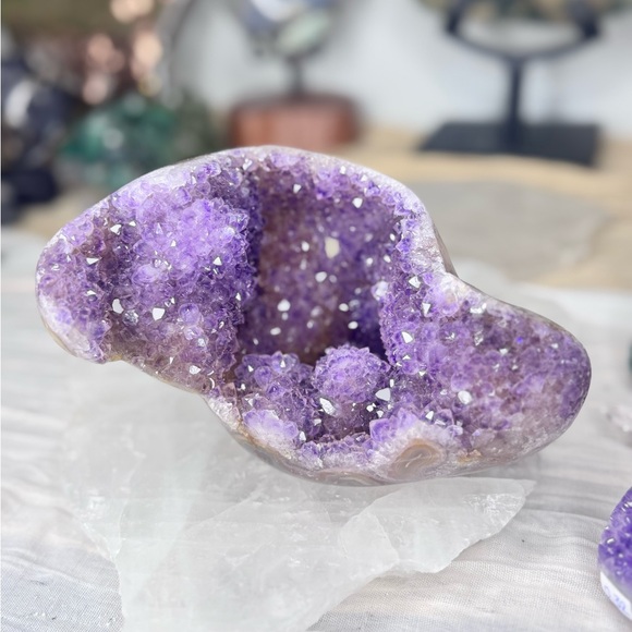 🌈 Stunning Agate Sculpture from Brazil | High-Grade Natural Stone 🌈 - Picture 3 of 11